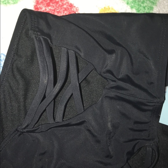 2 piece bikini 😍 - Picture 7 of 8